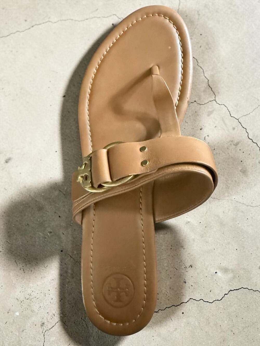 Tory Burch Marsden Flat Thong Sandal Size 10 Tan Leather Gold Ring Logo Slide - Picture 6 of 8